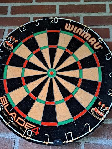 Winmau Blade 4 Dartbord met Surround beschikbaar voor biedingen