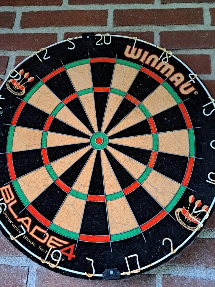 Winmau Blade 4 Dartbord met Surround, Sport en Fitness, Darts, Gebruikt, Dartbord, Ophalen