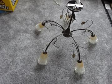 Supermooie antieke plafondlamp met mooie details beschikbaar voor biedingen