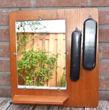 Vintage Wandspiegel met Planchet en Borstels beschikbaar voor biedingen