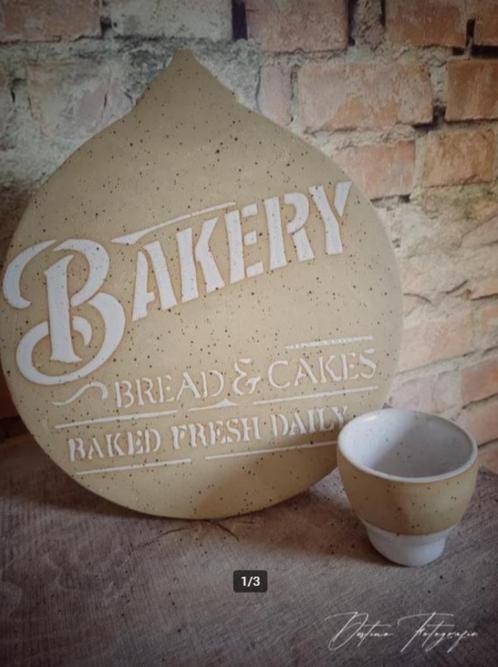 Rustieke broodplank BAKERY met olijven potje handgemaakt, Antiek en Kunst, Kunst | Overige Kunst, Ophalen of Verzenden
