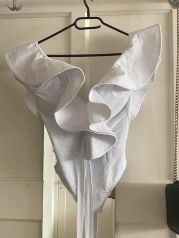 Wit Badpak met Ruches beschikbaar voor biedingen