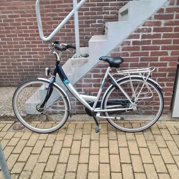Knappe dames fiets 28 inch met 3v en trommel remmen  beschikbaar voor biedingen