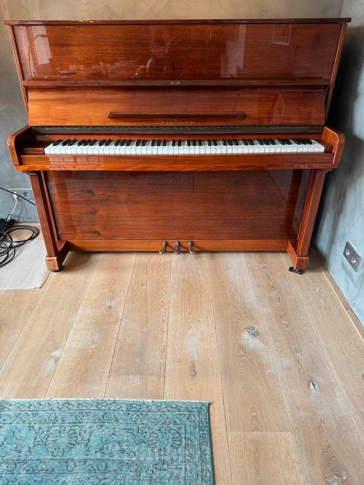 Fibiger Piano - bruin hoogglans (goede staat!), Muziek en Instrumenten, Piano's, Gebruikt, Piano, Bruin, Hoogglans, Ophalen