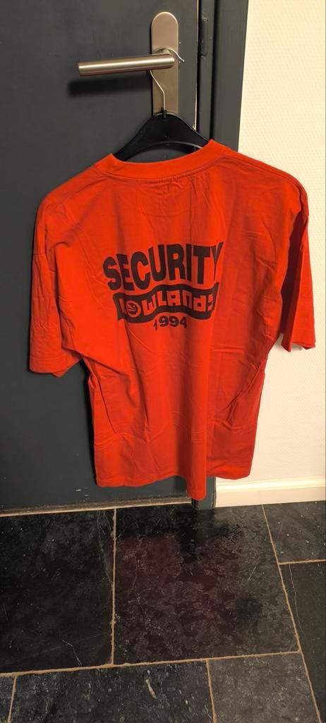 Lowlands security crew t shirts, Kleding | Heren, T-shirts, Zo goed als nieuw, Overige maten, Overige kleuren, Ophalen of Verzenden