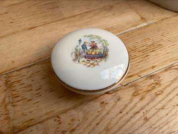 Vintage Jaren 50 porseleinen dekseldoosje NIEUWSTAAT beschikbaar voor biedingen
