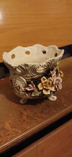 Vintage Italiaanse  bloempotten van Bassano beide € 40,00, Ophalen, Gebruikt, Wit, Aardewerk of Porselein