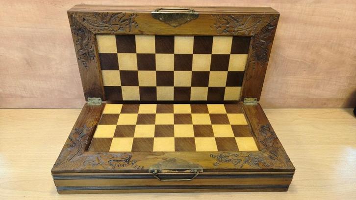 Vintage Asian Hand-Carved Wood Chess Set #30427, Hobby en Vrije tijd, Gezelschapsspellen | Bordspellen, Zo goed als nieuw, Ophalen of Verzenden