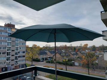 Balkonparasol inclusief houder beschikbaar voor biedingen