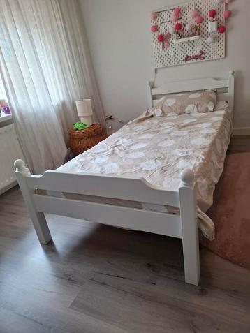 Eenpersoons bed voor matras maat 90x200 beschikbaar voor biedingen