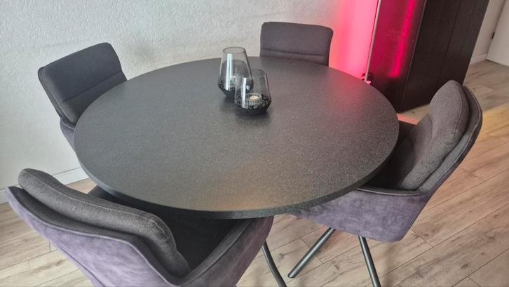 Granieten eettafel zwart gezoet, Huis en Inrichting, Complete inboedels, Ophalen