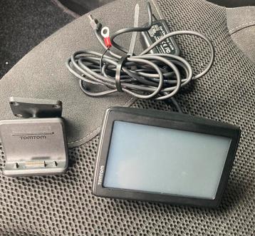 Tomtom Z1230 met activemount autolader en kabel. beschikbaar voor biedingen