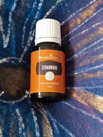 Young Living Cedarwood 15 ml aromatherapie essentiele olie beschikbaar voor biedingen
