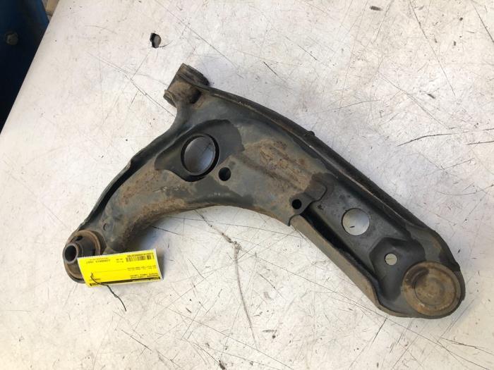 Draagarm links-voor van een Toyota Yaris, Auto-onderdelen, Ophanging en Onderstel, Toyota, Gebruikt, 3 maanden garantie, Ophalen of Verzenden