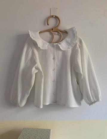 Wit blousje van Jacky Sue met frill collar. Maat 98/104 beschikbaar voor biedingen