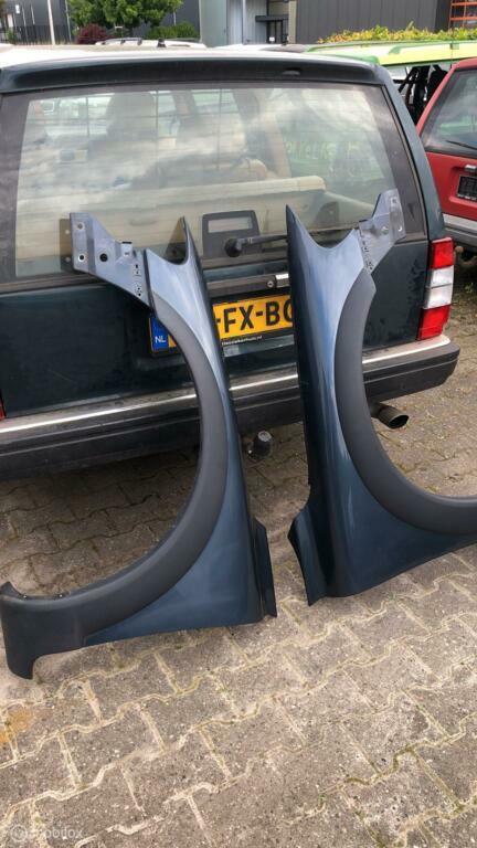 Linker voorscherm  blauw metallic Volvo XC70 II ('02-'07), Auto-onderdelen, Carrosserie en Plaatwerk, Gebruikt, Ophalen of Verzenden