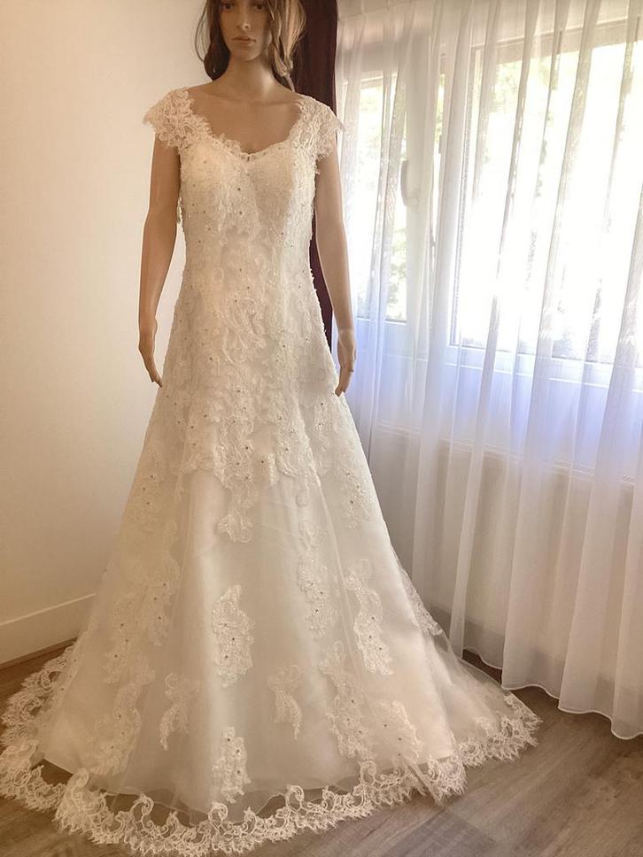 Diverse nieuwe bruidsjurken maat 40 en 42 ., Kleding | Dames, Trouwkleding en Trouwaccessoires, Nieuw, Trouwjurk, Overige kleuren