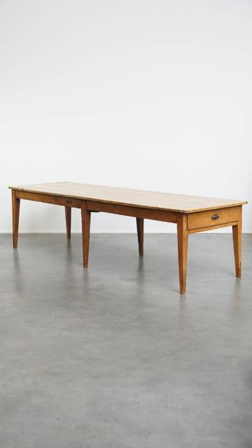 Grote antieke eikenhouten XXL eettafel uit begin 19e eeuw beschikbaar voor biedingen