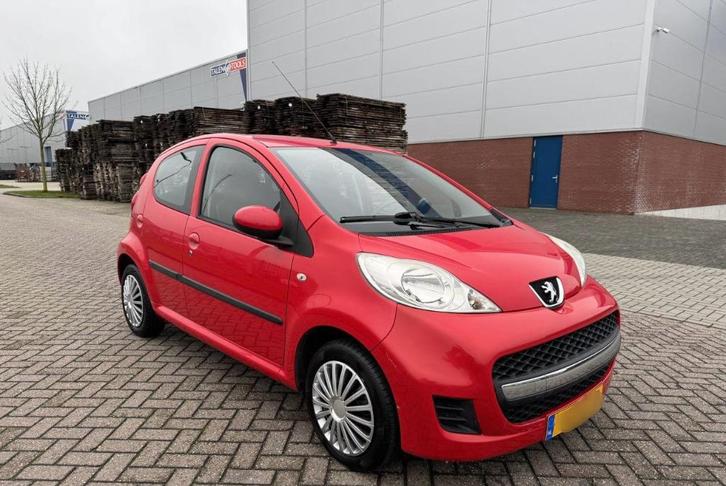Peugeot 107 1.0 12V 5DR 2010 Rood, Auto's, Peugeot, Particulier, Benzine, A, Hatchback, Handgeschakeld, Origineel Nederlands, Rood