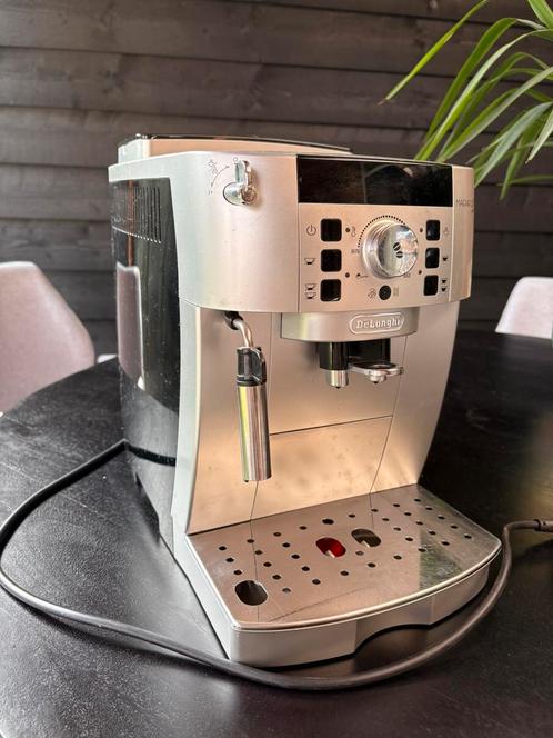 DeLonghi Magnifica S volautomaat (defect) t.e.a.b, Witgoed en Apparatuur, Koffiezetapparaten, Zo goed als nieuw, Koffiemachine