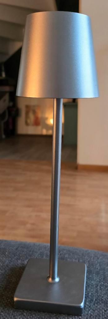 Oplaadbare Tafellamp - Hanos, Huis en Inrichting, Lampen | Tafellampen, Zo goed als nieuw, Minder dan 50 cm, Overige materialen