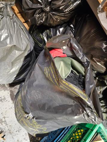 16 Zakken Kleding Mix beschikbaar voor biedingen