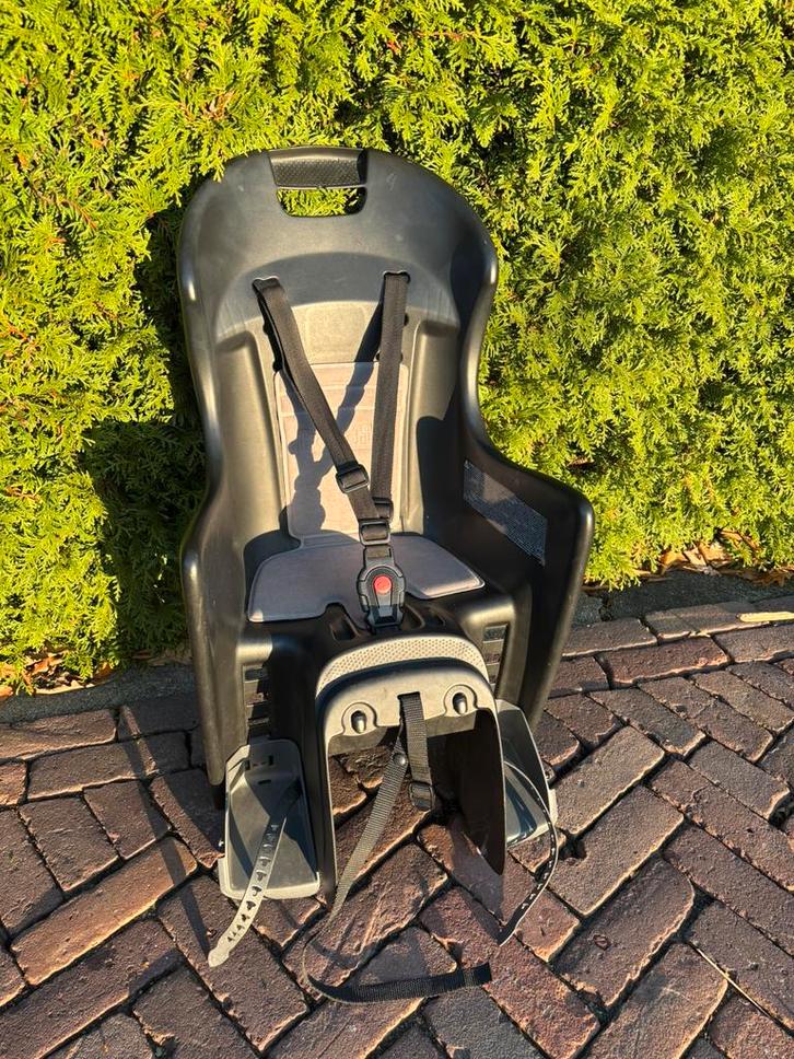 Polisport Bubbly fietsstoeltje voor achterop, Fietsen en Brommers, Fietsaccessoires | Fietsstoeltjes, Gebruikt, Voetsteuntjes