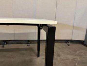 Markant bureau met knop en kabelgoot 180x90xH62-84cm, 24stuk - afbeelding 5