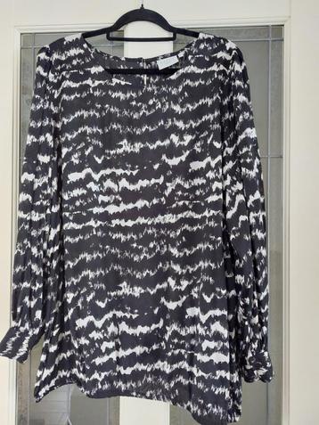 Nieuwe zwart/wit motief blouse van Kaffe Curve, mt 50 beschikbaar voor biedingen