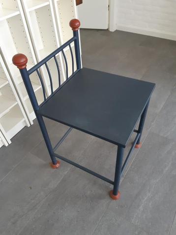 Metalen nachtkastje  beschikbaar voor biedingen