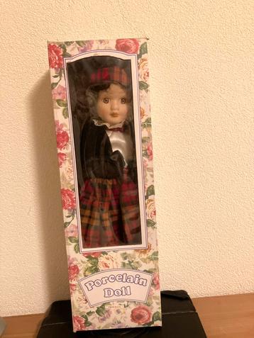 Porcelain Doll Priscilla - Nieuw in doos/antiek/vintage/pop beschikbaar voor biedingen