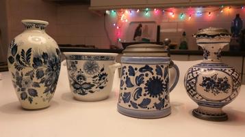Oude blauwe vasen 