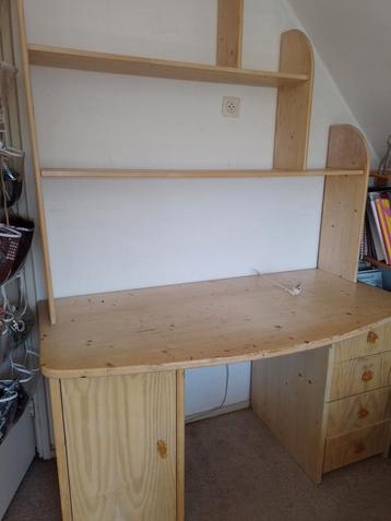 Massief houten bureau  beschikbaar voor biedingen