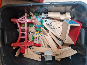 Houten treintjes  beschikbaar voor biedingen