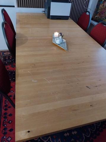 Grote Houten Tafel beschikbaar voor biedingen