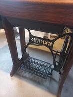 Antiek trap naaimachine tafel, Antiek en Kunst, Antiek | Naaimachines, Ophalen of Verzenden