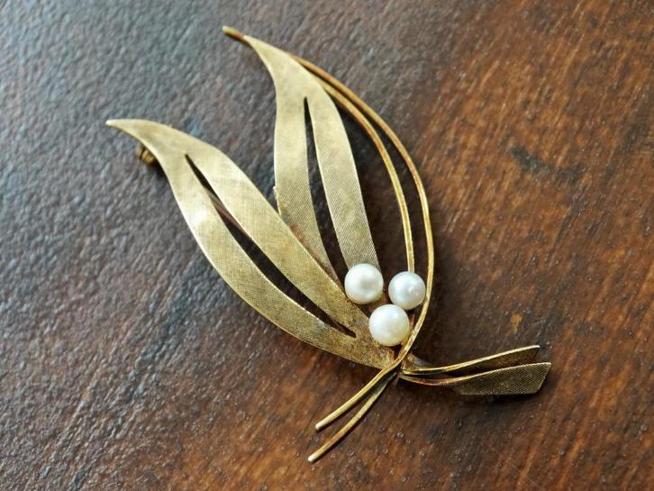 Gouden broche met 3 parels pareltjes bloem fantasie 14ct, Sieraden, Tassen en Uiterlijk, Broches, Gebruikt, Goud, Goud, 4 tot 7 cm