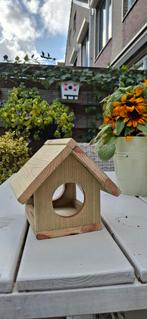 Zelfgemaakt voederhuisje van tuinhout, Tuin en Terras, Vogelhuisjes en Vogelbaden, Ophalen, Nieuw