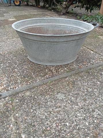 Mooie zinken teil - Plantenbak of decoratie beschikbaar voor biedingen