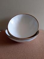 Te koop 2 x wit/beige Xenos Toscane aardewerk schalen 20 x 7, Ophalen, Overige stijlen, Aardewerk, Schaal of Schalen