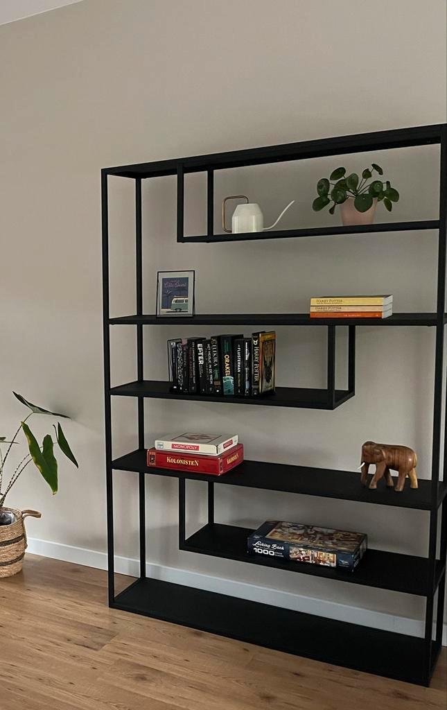 Zwarte Stalen Kast - Leen Bakker, Huis en Inrichting, Kasten | Boekenkasten, Gebruikt, 100 tot 150 cm, 150 tot 200 cm, 25 tot 50 cm
