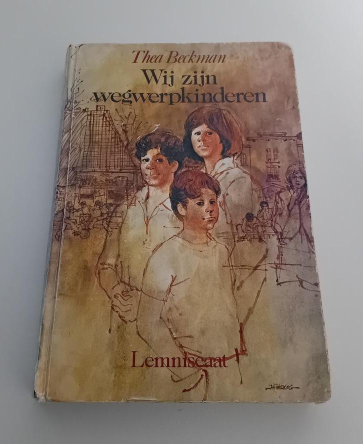Thea Beckman. Wij zijn wegwerpkinderen. Hardcover., Boeken, Kinderboeken | Jeugd | 13 jaar en ouder, Gelezen, Fictie, Ophalen