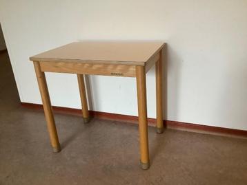 Schilte houten tafeltje kindertafel kleutertafel kinderkamer beschikbaar voor biedingen