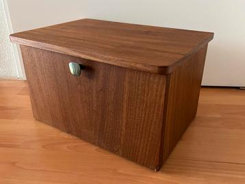 Vintage Jaren 60 Nachtkastjes - Set van Twee beschikbaar voor biedingen