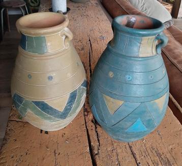 2 vintage aardewerk vazen met oren beschikbaar voor biedingen