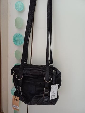 Nieuwe leren tas Hide and Stitches met kaartjes eraan beschikbaar voor biedingen