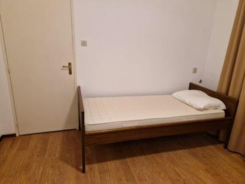 seniorenbed hoog beschikbaar voor biedingen
