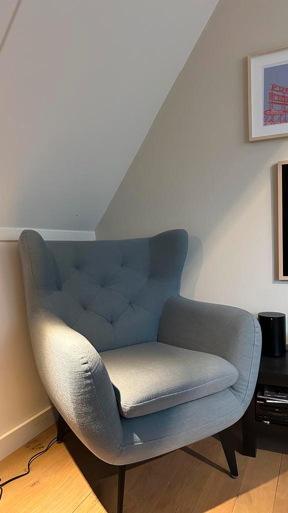 Mooie fauteuil met knopen, Huis en Inrichting, Fauteuils, Zo goed als nieuw, Metaal, Stof, 75 tot 100 cm, Ophalen