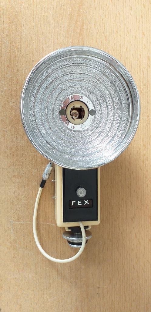 121 - Lampjesflitser van het merk FEX, Verzamelen, Fotografica en Filmapparatuur, Flitser, Verzenden