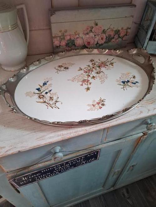 Brocante dienblad porselein met verzilverde rand en bloemen, Huis en Inrichting, Woonaccessoires | Dienbladen, Zo goed als nieuw